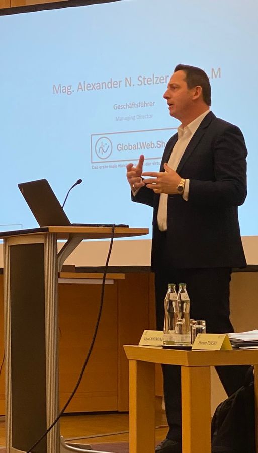 Doz. Mag. Alexander Nikolaus Stelzer, LL.M. LL.M. Ph.D. beim Vortrag, Austrian Ukrainian Future Forum 2022